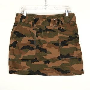 H&M Camo Mini Skirt Size 10 Belted Pockets Zipper and Button Closure 100% Cotton